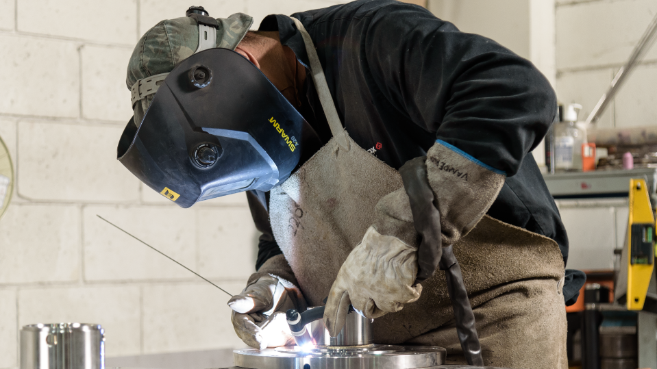 A base também precisa resistir à corrosão: o erro silencioso que compromete a vida útil do equipamento